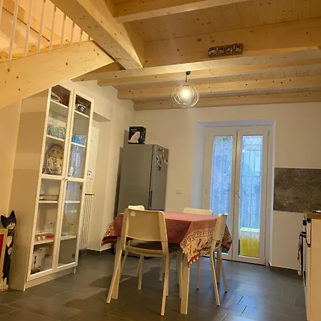 Black Eagle Dom wakacyjny Mandello del Lario